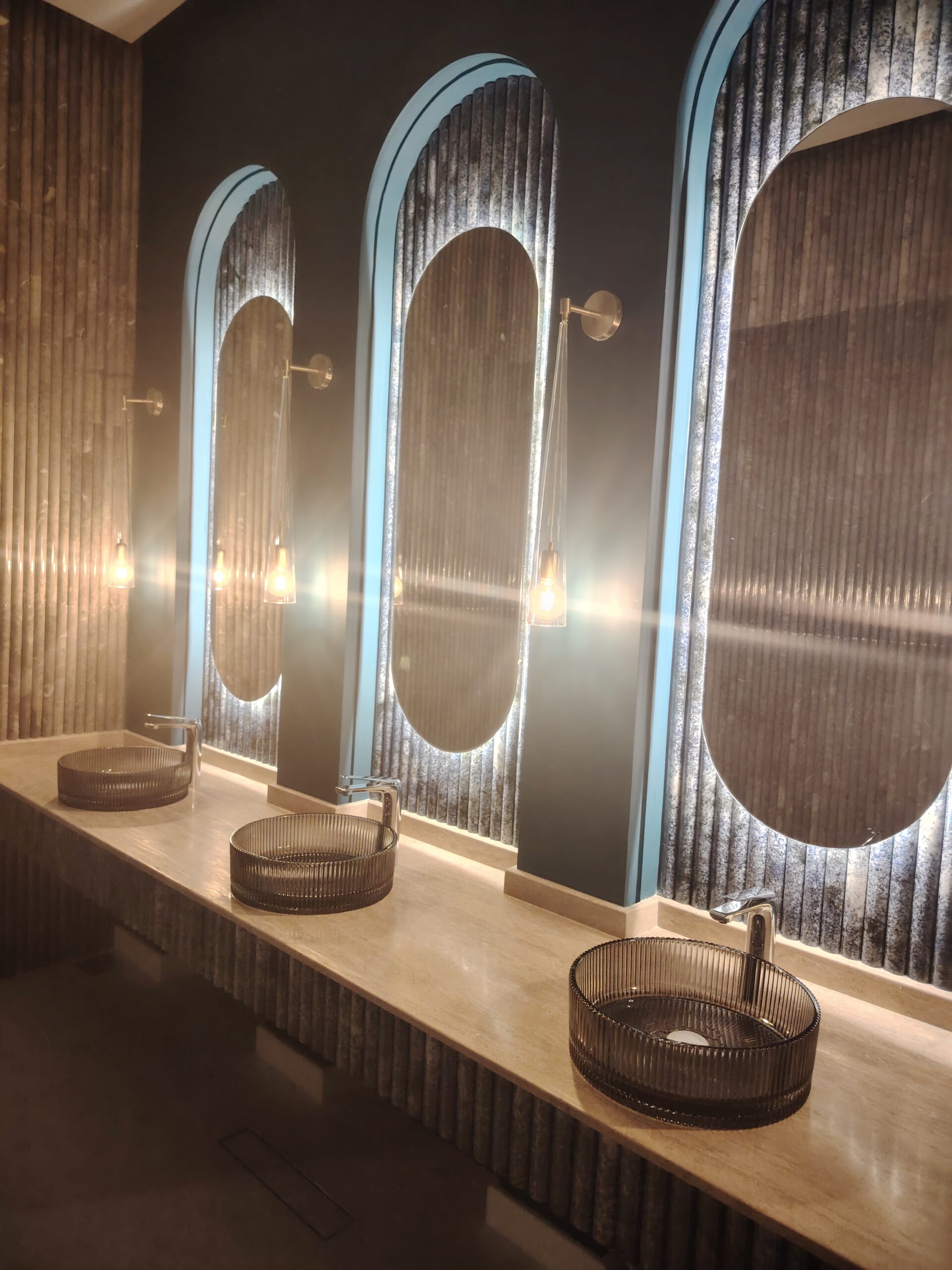 مصنع المناع للزجاج والالمنيوم