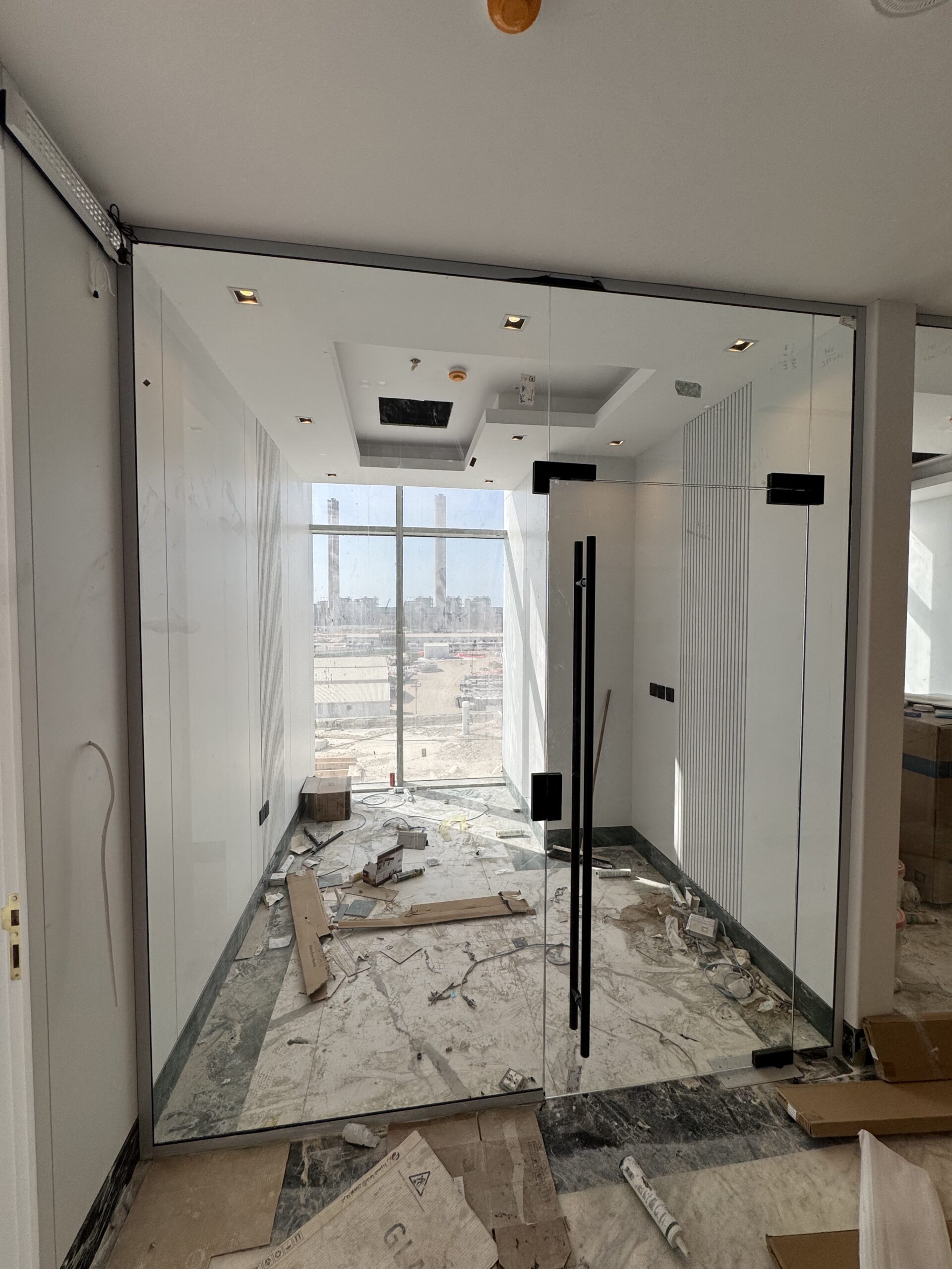 ‏زجاج ومرايا